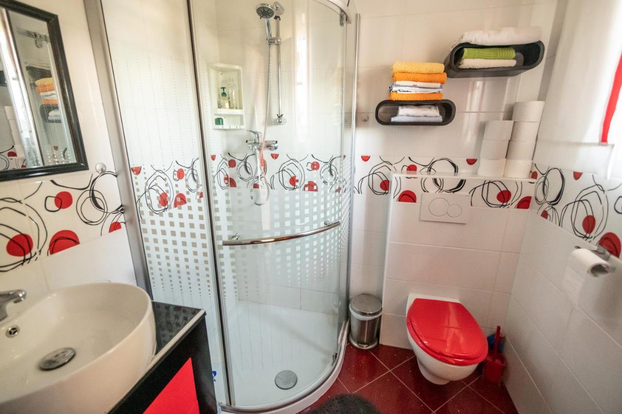 לוגאטץ Holiday Home Razglednik מראה חיצוני תמונה